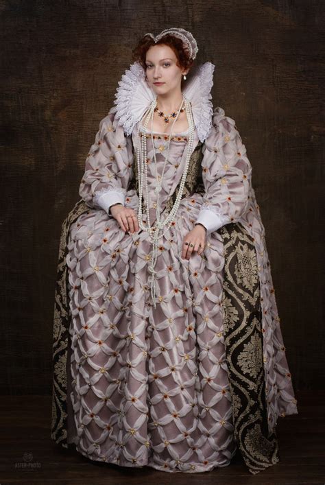 Tudor Ladies Fashion – What to wear in Sixteenth.